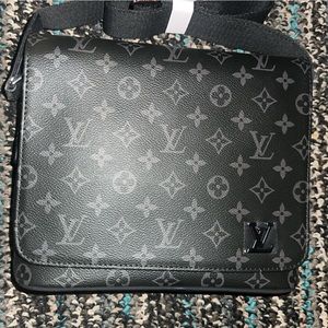 Louis Vuitton Messenger District
Monogram Eclipse PM Noir Black